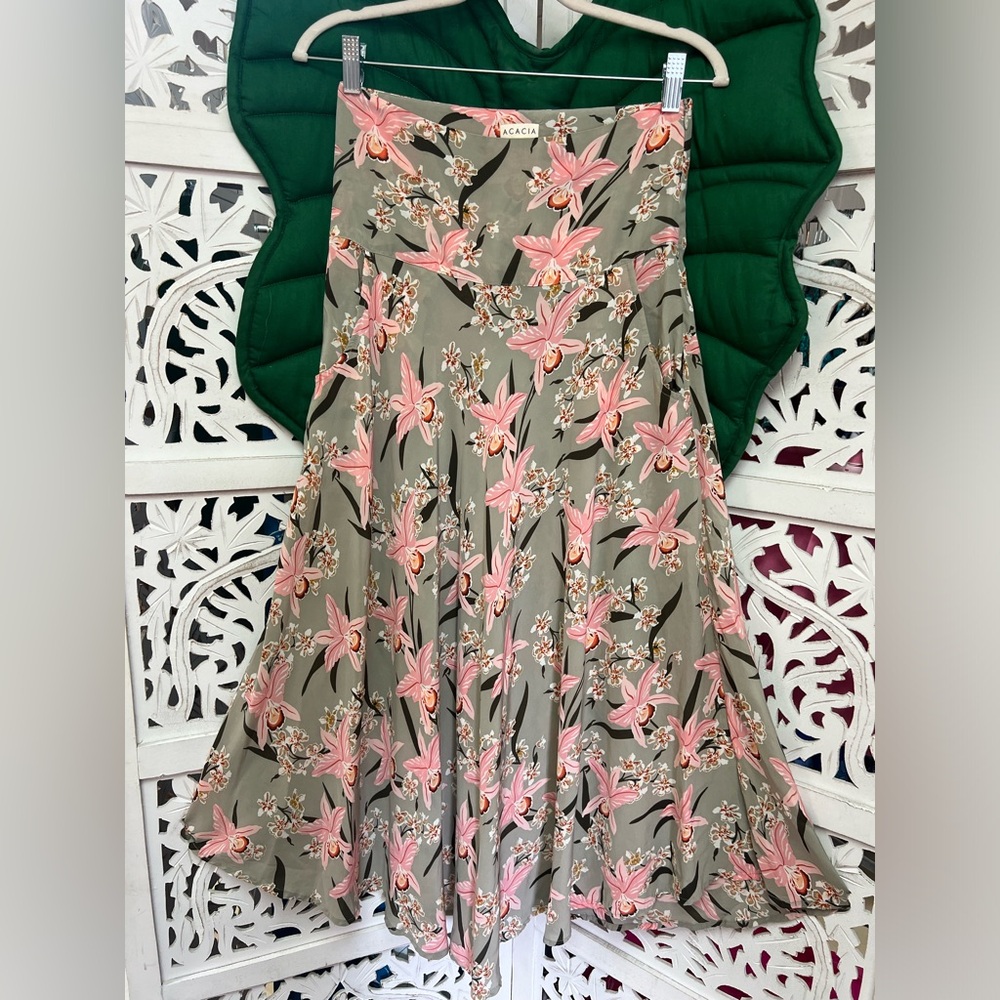 NWOT Acacia Swimwear RTW Hilo print pink orchid grey maxi skirt. Size S. Pockets